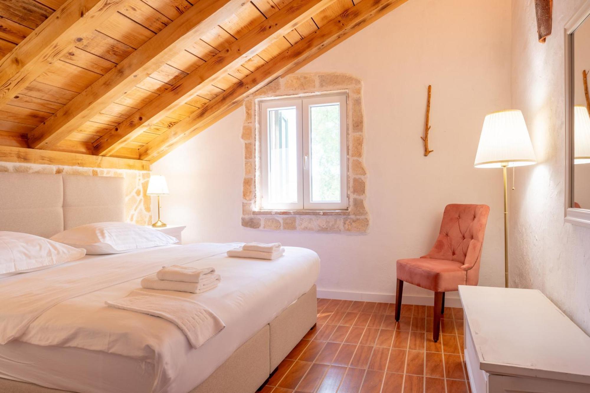 Nono Ban Hotel & Villa Hotel